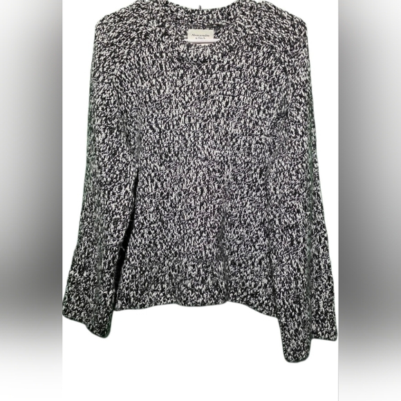 Abercrombie & Fitch Sweaters - Abercrombie & Fitch Monochrome Knit Sweater EUC Medium PTP 23